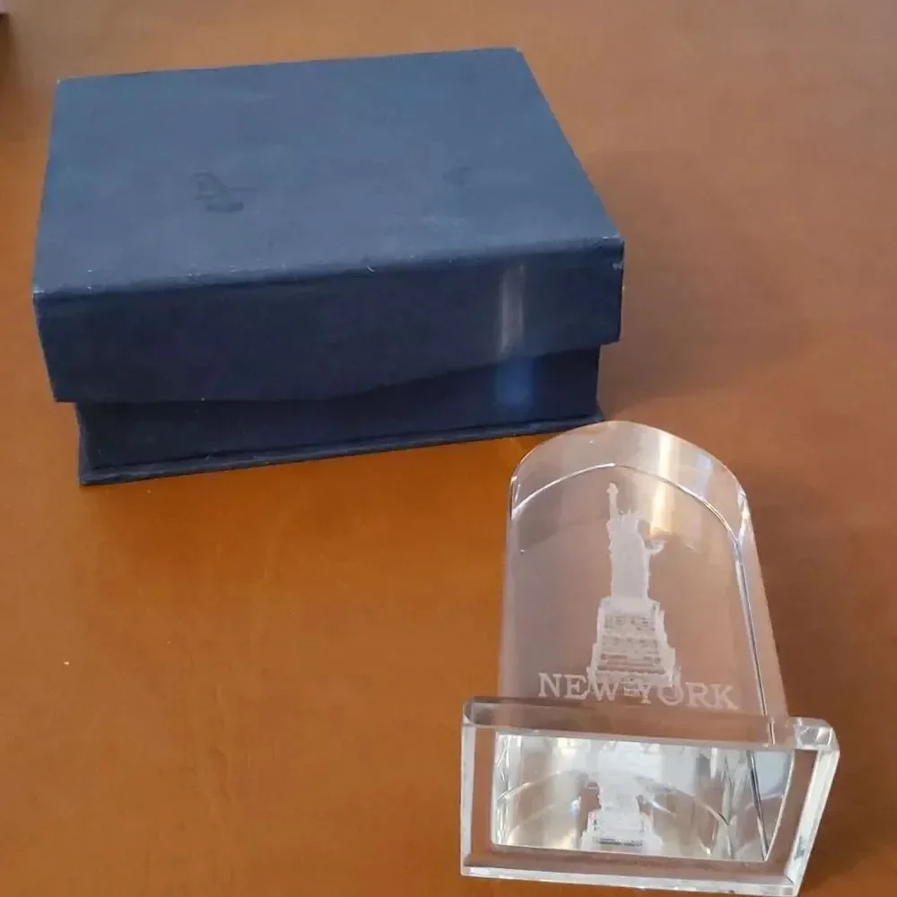 Vintage Laser Etched Crystal New York Statue of Liberty Paperweight with Case